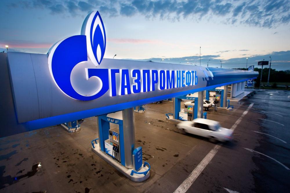 "Газпром нефть" считает проблемным механизм сглаживания цен на бензин в РФ