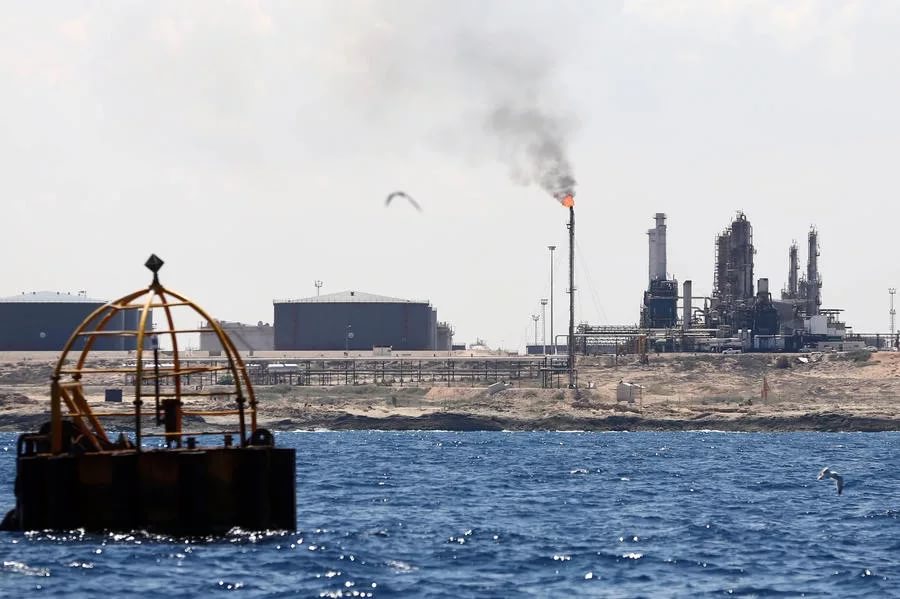 Добыча нефти в Ливии может упасть с 1,2 млн баррелей до нуля из-за конфликтов - глава NOC
